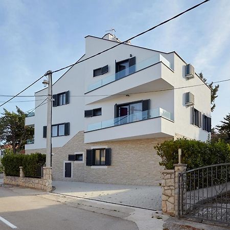 Apartments Nika Turanj Exterior photo