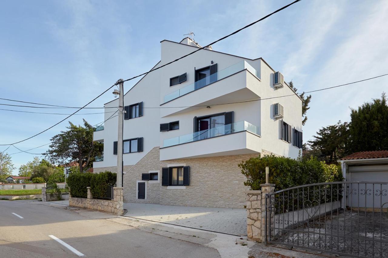 Apartments Nika Turanj Exterior photo