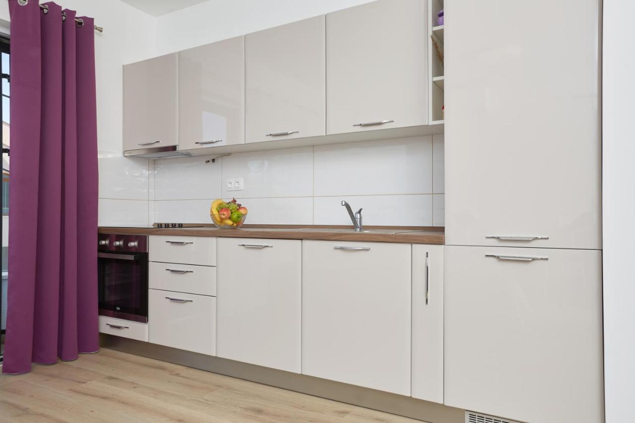 Apartments Nika Turanj Exterior photo