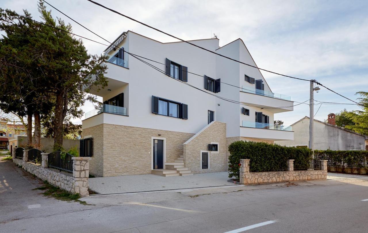 Apartments Nika Turanj Exterior photo