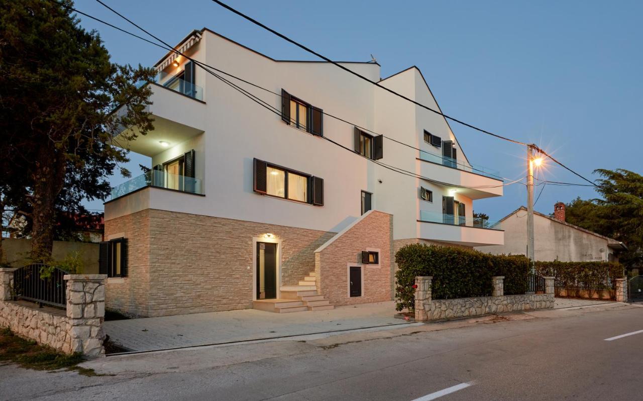 Apartments Nika Turanj Exterior photo