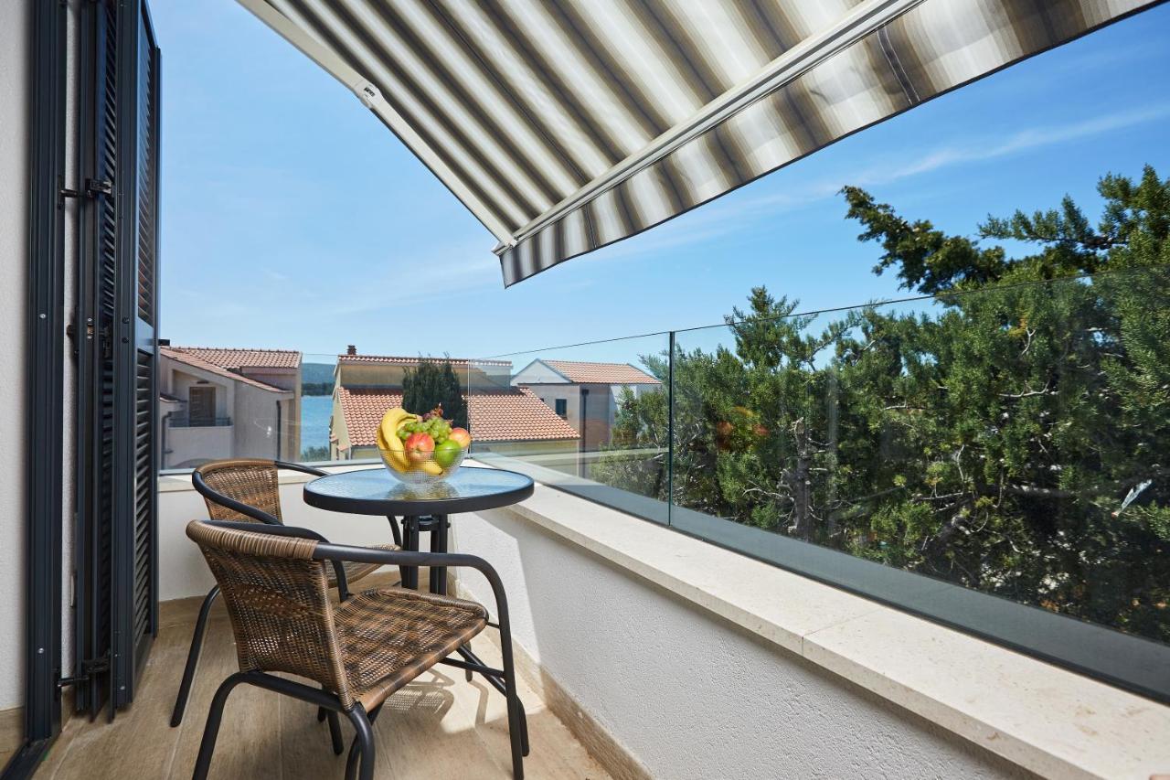 Apartments Nika Turanj Exterior photo
