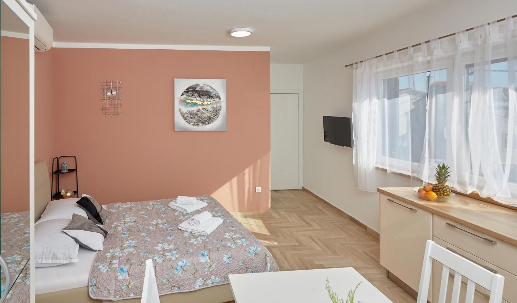 Apartments Nika Turanj Exterior photo